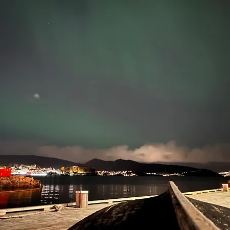 Alt Du Trenger - Naert Bryggen, Fjell Og Sjo *